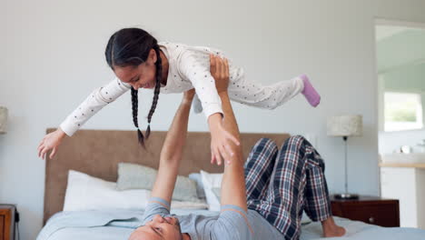 Vater,-Mädchen-Und-Kind-Zu-Hause-Für-Flugzeugspiele