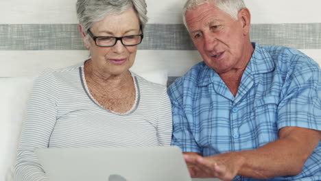 Senior-couple-using-laptop