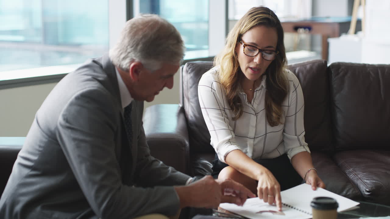 4k de imágenes de hombres de negocios teniendo una discusión