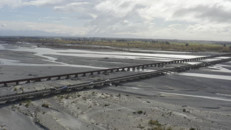 Toma-Aérea-Con-Dron-Del-Puente-Rakaia-En-La-Isla-Sur-De-Nueva-Zelanda