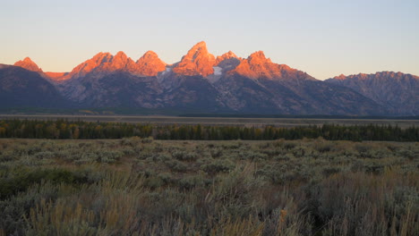 Grand-Teton-National-Park-first-light-morning-sunrise-sunset-pink-red-peaks-Jackson-Hole-Wyoming-Willow-Elk-Ranch-Flats-Photographer-dream-beautiful-cinematic-slider-left-motion