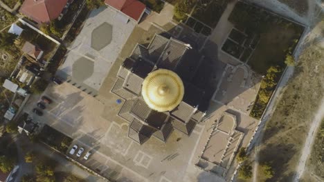 vista aérea de una iglesia con importancia histórica