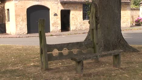 Las-Existencias-Y-El-Puesto-De-Azotes-En-El-Village-Green-En-La-Aldea-De-Rutland-Market-Overton,-Inglaterra,-Reino-Unido.