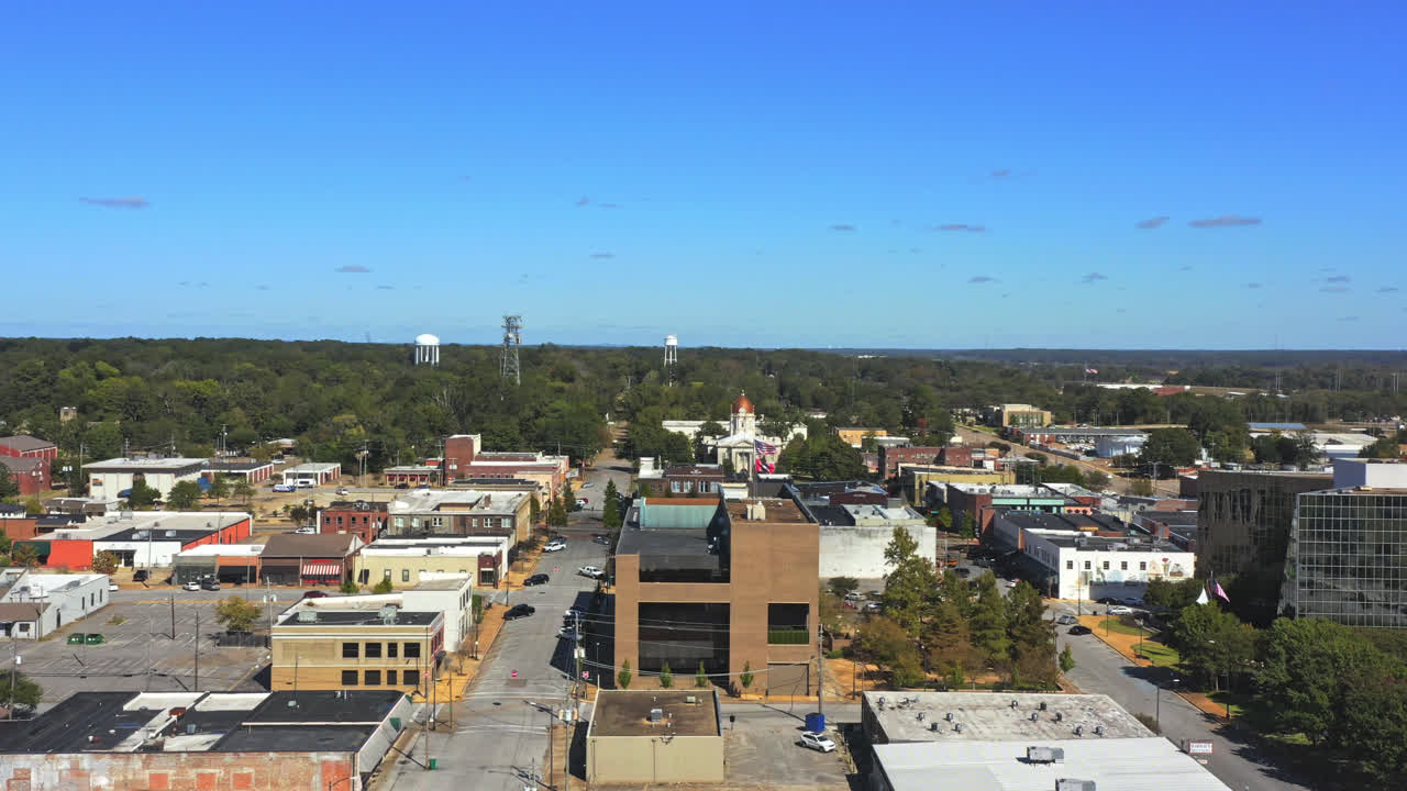 vista aérea de edificios históricos en tupelo, misisipí