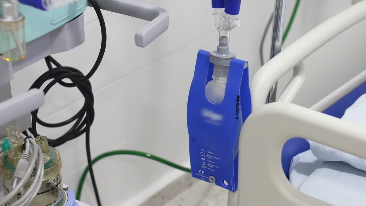 tiro de muñeca de respiración artificial de primer plano