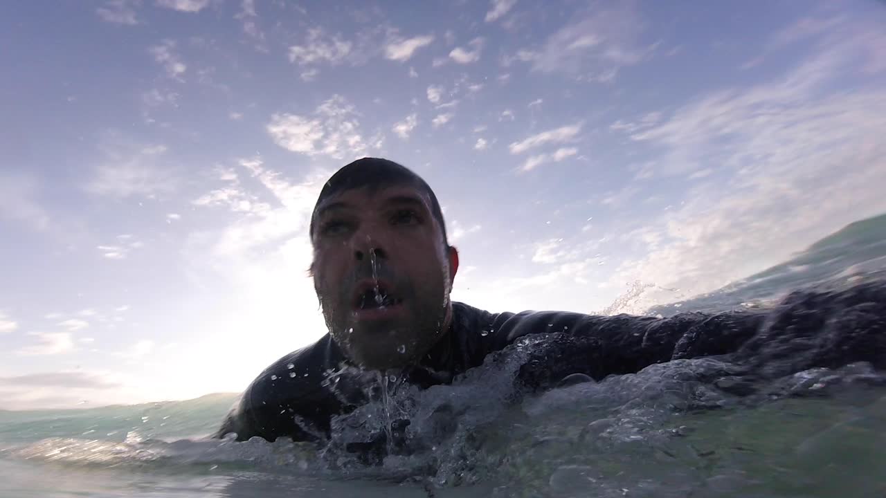 카스카이스에서 서핑하기