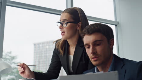 corporate manager teach trainee in office closeup. business team discuss project