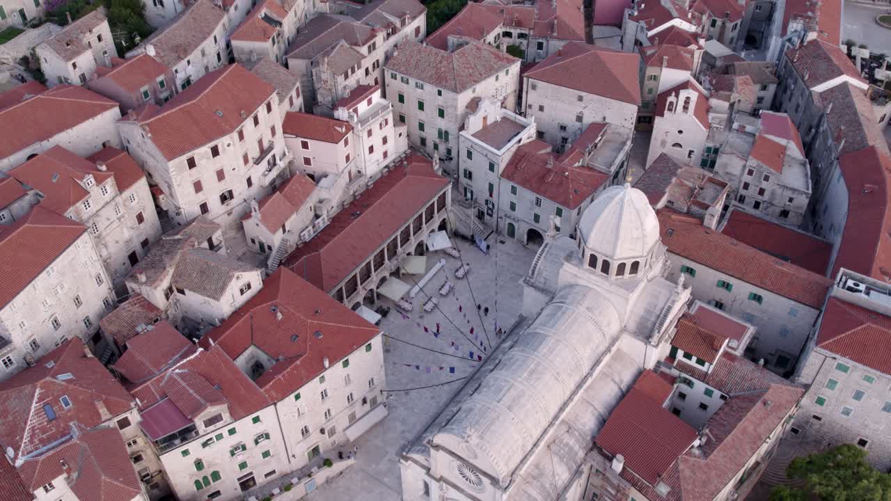 Vista dall'alto del centro storico di Sebenico, Croazia, con la Cattedrale di San