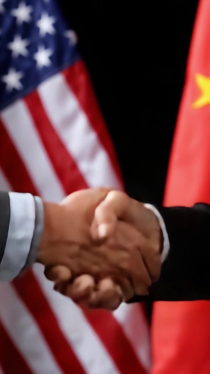 Um Aperto de Mão Simbólico Entre Duas Nações, Destacando Cooperação e Diplomacia Contra um Cenário de Bandeiras Nacionais Representando Força e Unidade.