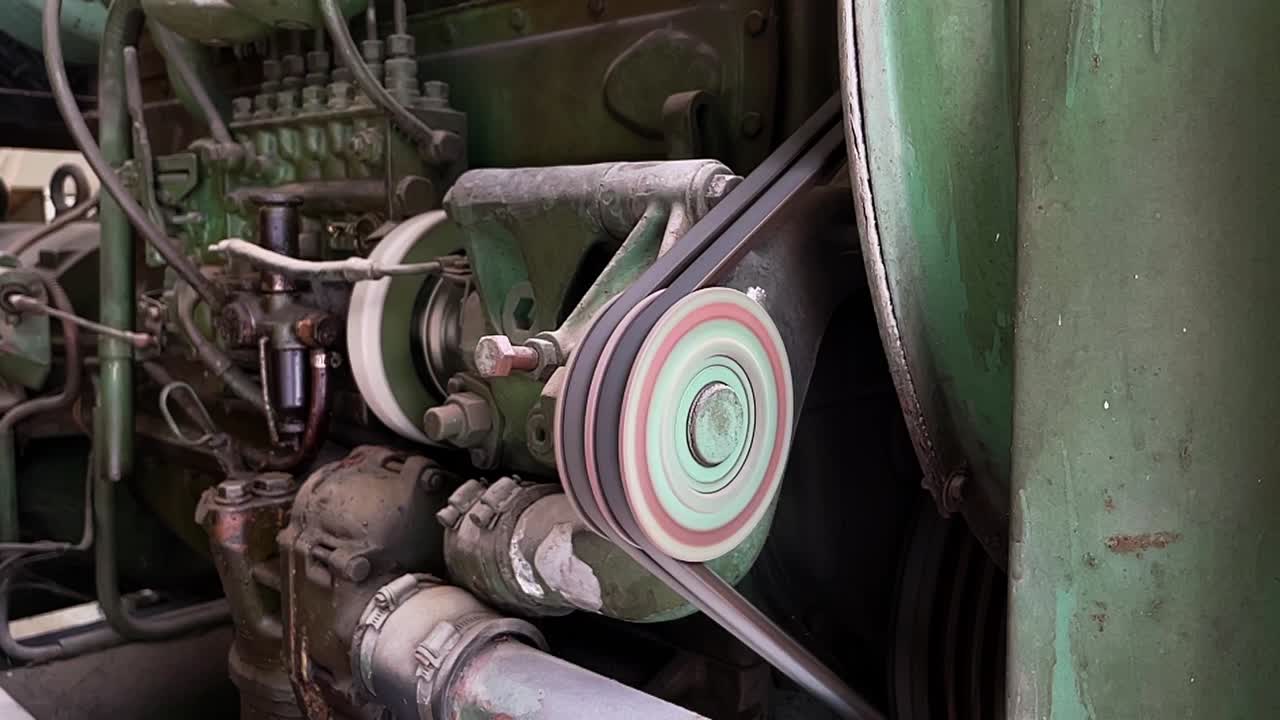 회전 벨트와 리의 느린 움직임