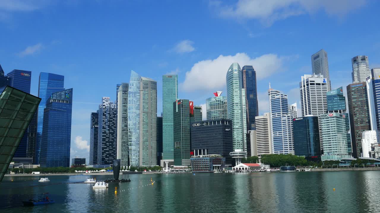 싱가포르 스카이라인과 마리나 베이에 있는 마천루의 풍경