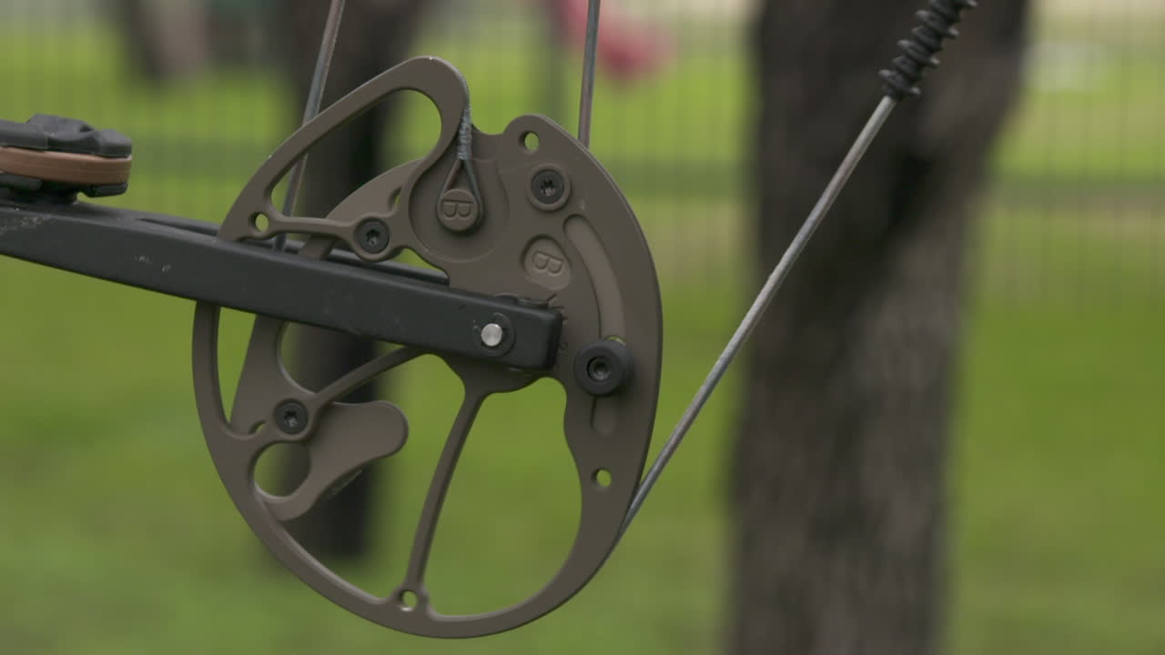 leva de un arco que se tira hacia atrás