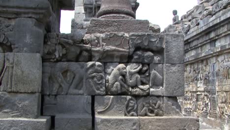 Flachrelief-Im-Borobudur-Tempel,-UNESCO-Weltkulturerbe,-Zentral-Java,-Indonesien,-Buddhistischer-Tempel