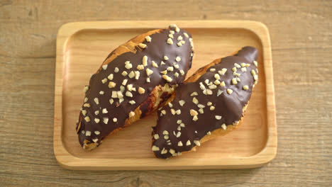 croissant-with-chocolate-and-nutty