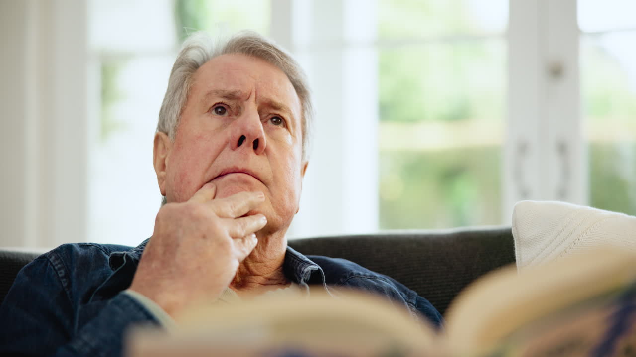 読書 思考 家にいる高齢者