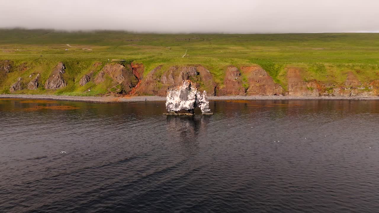 Marvel at the beauty of Hvitserkur, captured from the sky. This drone footage highlights the enchanting interplay between land and sea in one of Iceland’s most iconic locations.