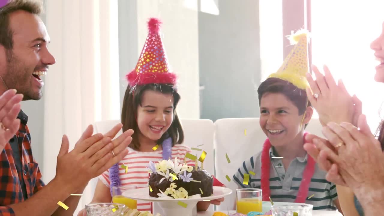 animación de confeti cayendo sobre la familia divirtiéndose en la fiesta de cumpleaños