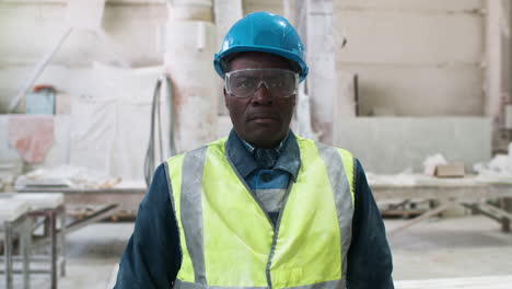 Man-wearing-protective-gear-in-factory