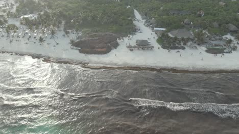 vacaciones en playa tulum, playa paradisiaca en tulum, mar tomado por algas sargazo 5