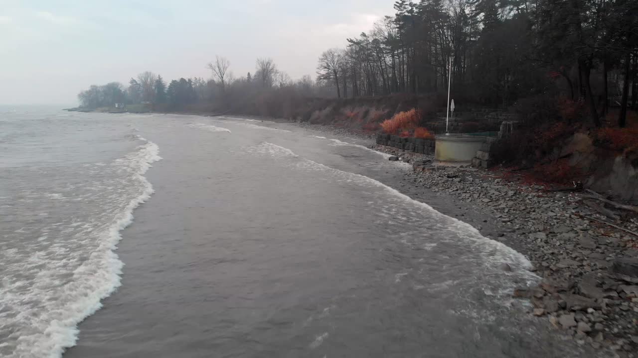 가을 흐린 날 온타리오 호수 해안