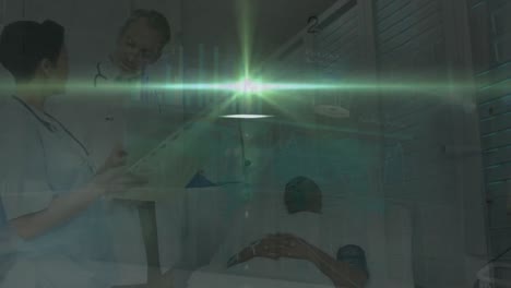 animación del procesamiento de datos sobre un médico caucásico hablando con un paciente