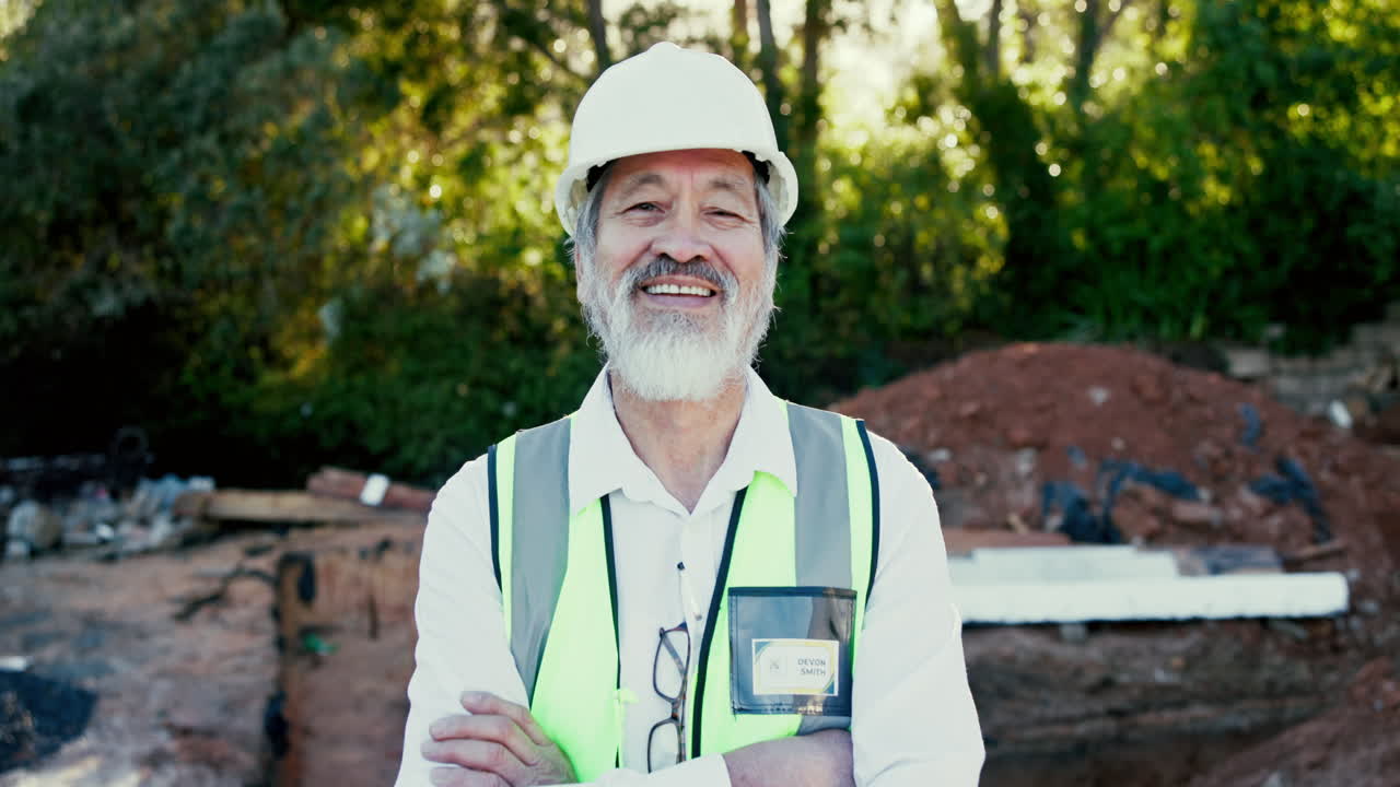Portrait of a smiling construction worker
