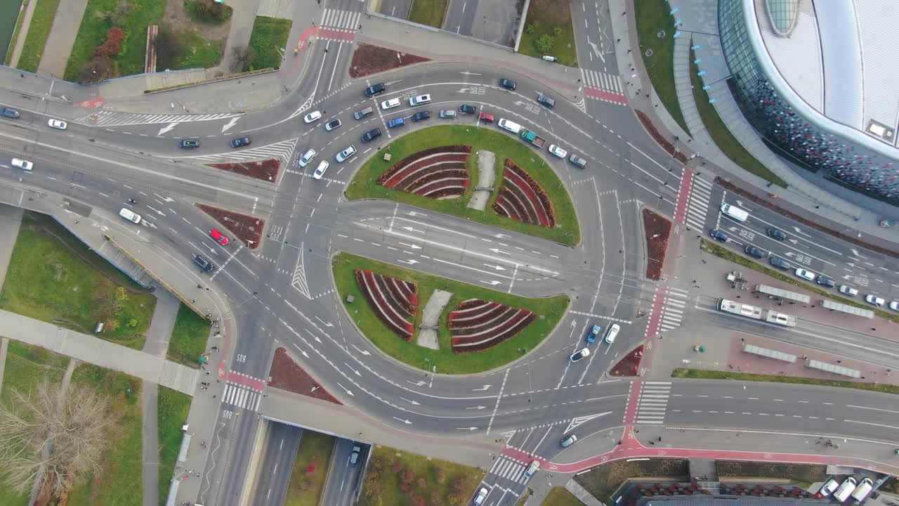 폴란드 크라쿠프의 그룬발츠키 회전로 위에 있는 무인기