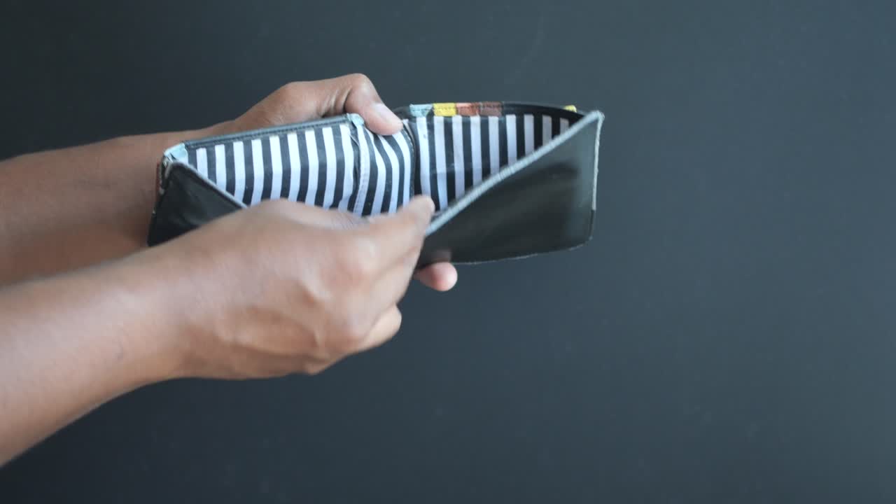 손에 빈 지갑