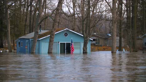 Überschwemmtes-Zuhause,-Naturkatastrophe,-Apokalypse,-Sturm,-Hurrikan,-Klimawandel,-Globale-Erwärmung,-Zeitlupe,-4K