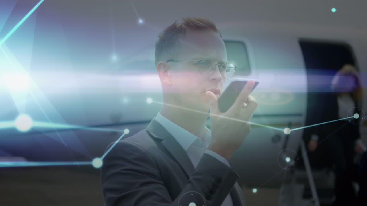 스마트 폰으로 이야기하는 백인 사업가에 대한 데이터 처리 애니메이션