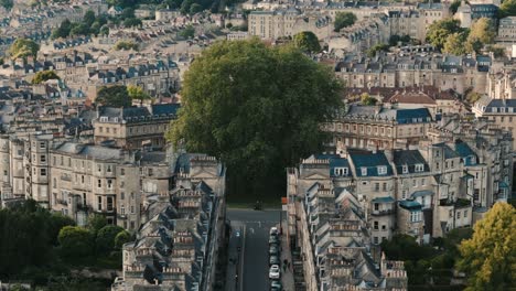 The-Circus-homes-in-Bath-Somerset-UK-England,-drone-approaches-ascending-pan-up