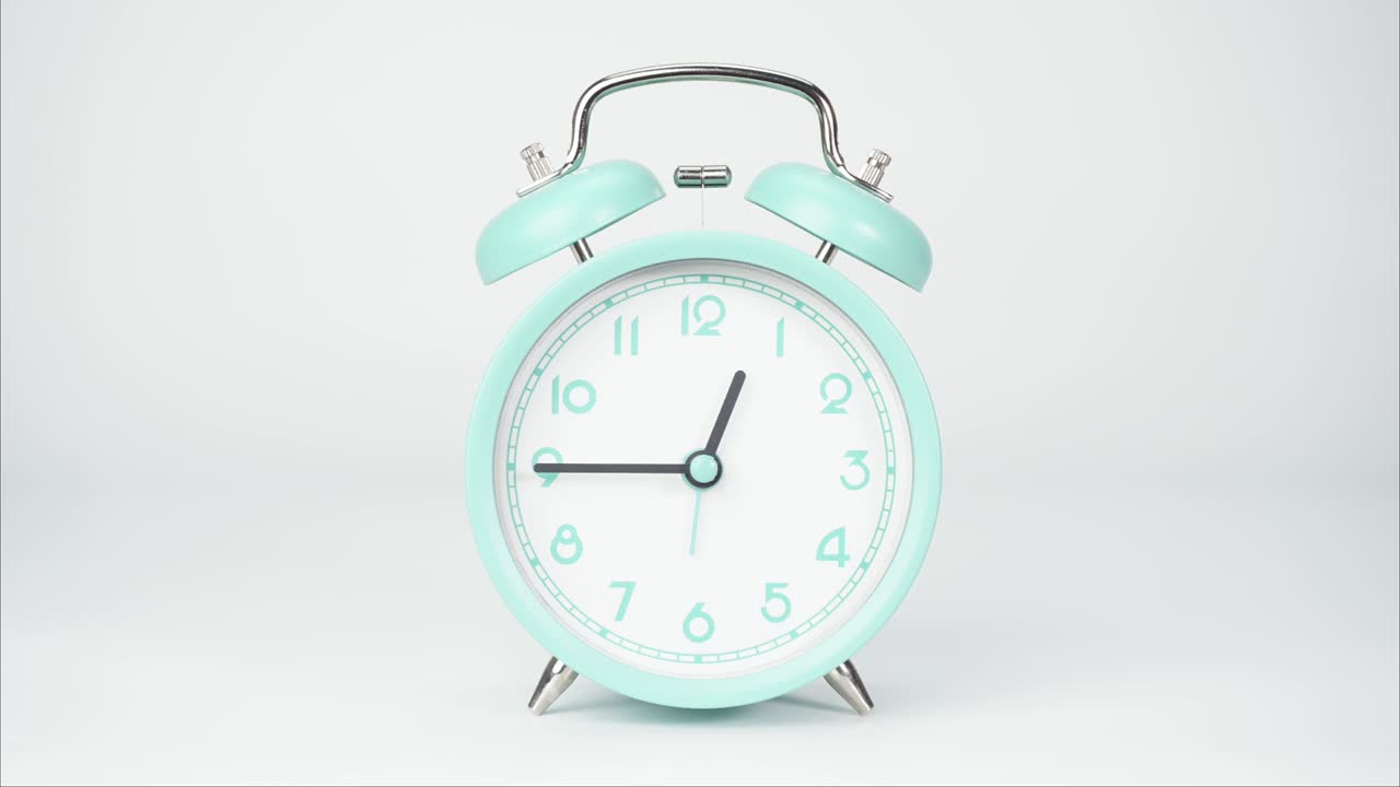 시간 지연, 파란 알람 시계는 시간의 흐름을 보여줍니다.