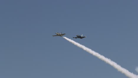 l39 jets volando en formación