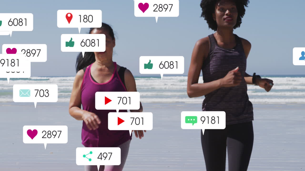 animación del procesamiento de datos de las redes sociales sobre mujeres diversas que hacen ejercicio en la playa