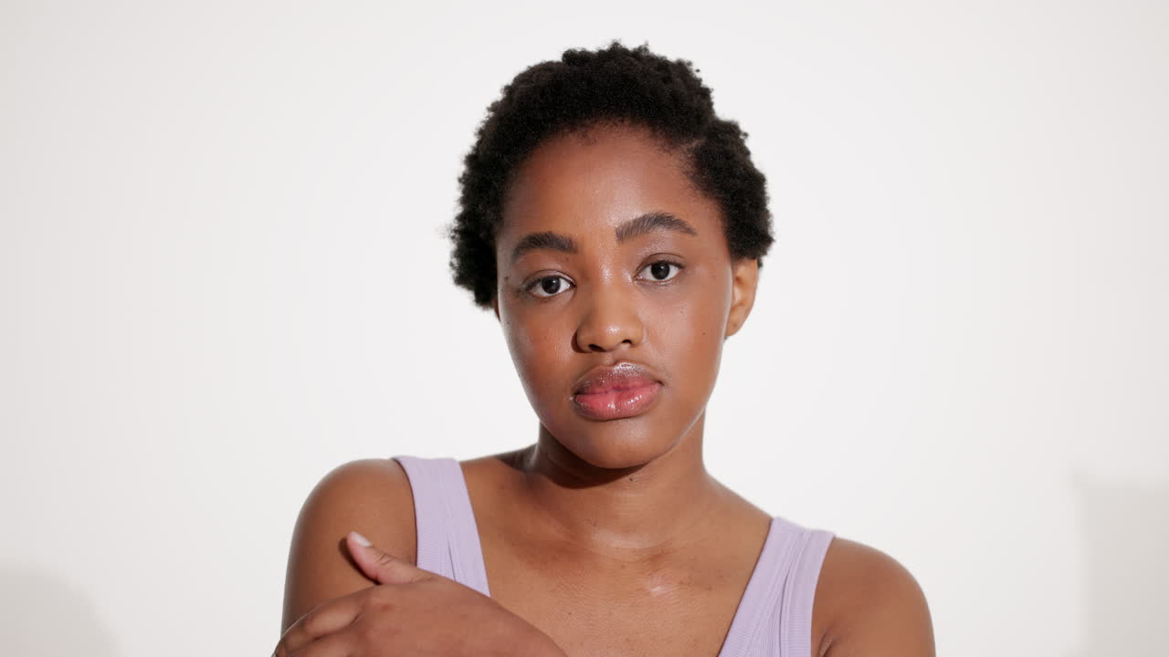 Portrait d'une belle jeune femme afro-américaine