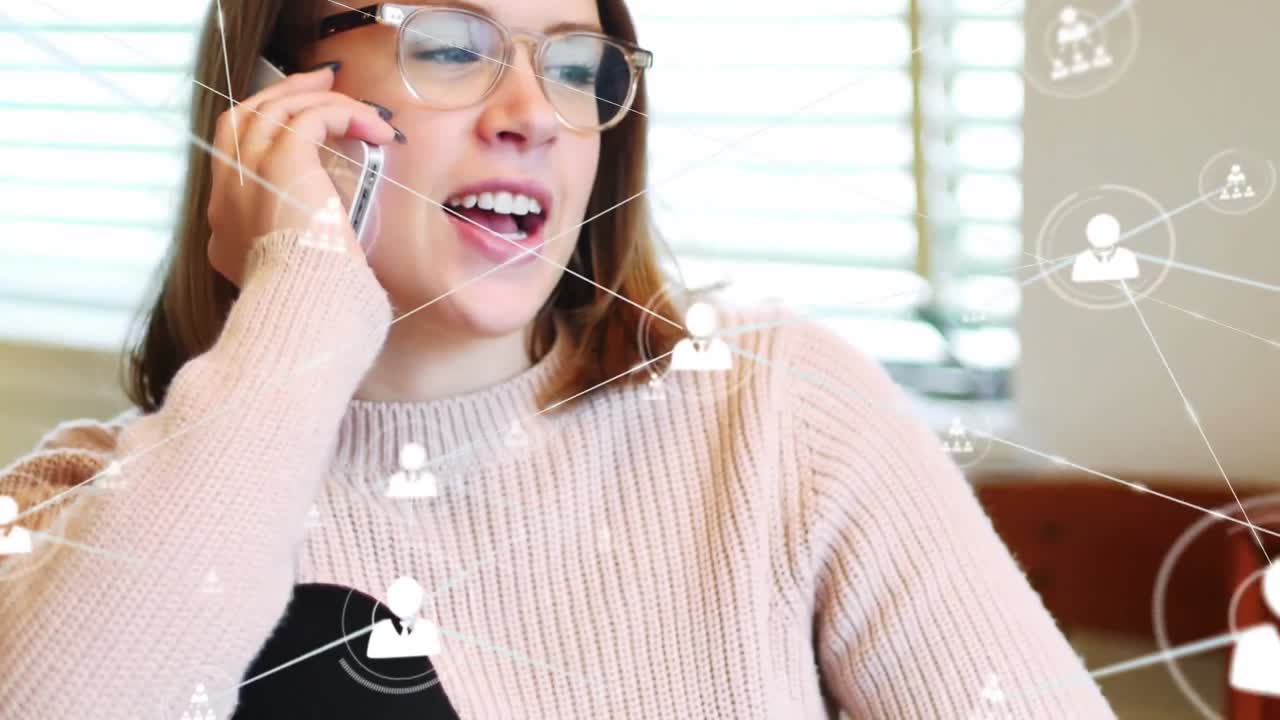 프로필 아이콘의 애니메이션은 전화로 이야기하는 아름다운 백인 여성의 선과 연결됩니다.
