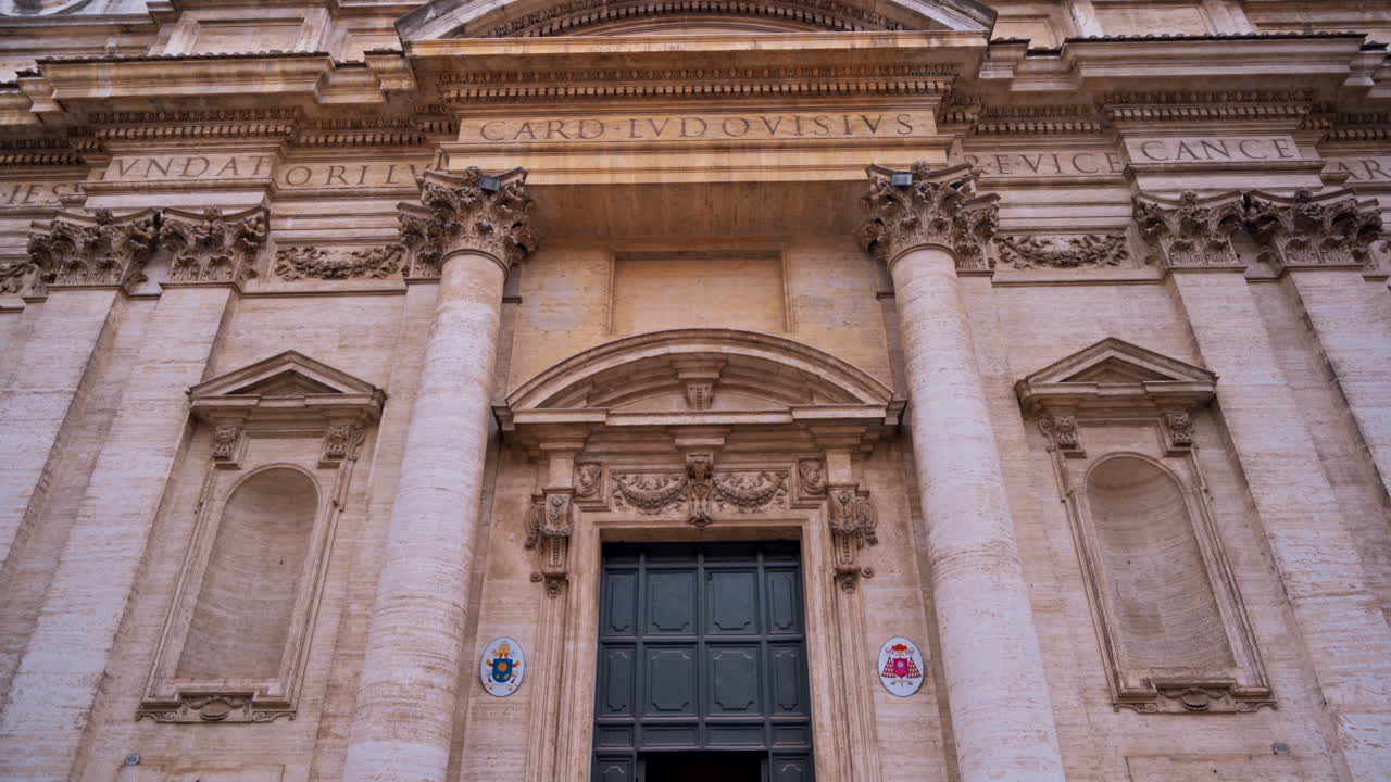 Roma, Italia - 16 agosto 2022: Architettura esterna e design della Chiesa di Sant'Ignazio a Campo Marzio