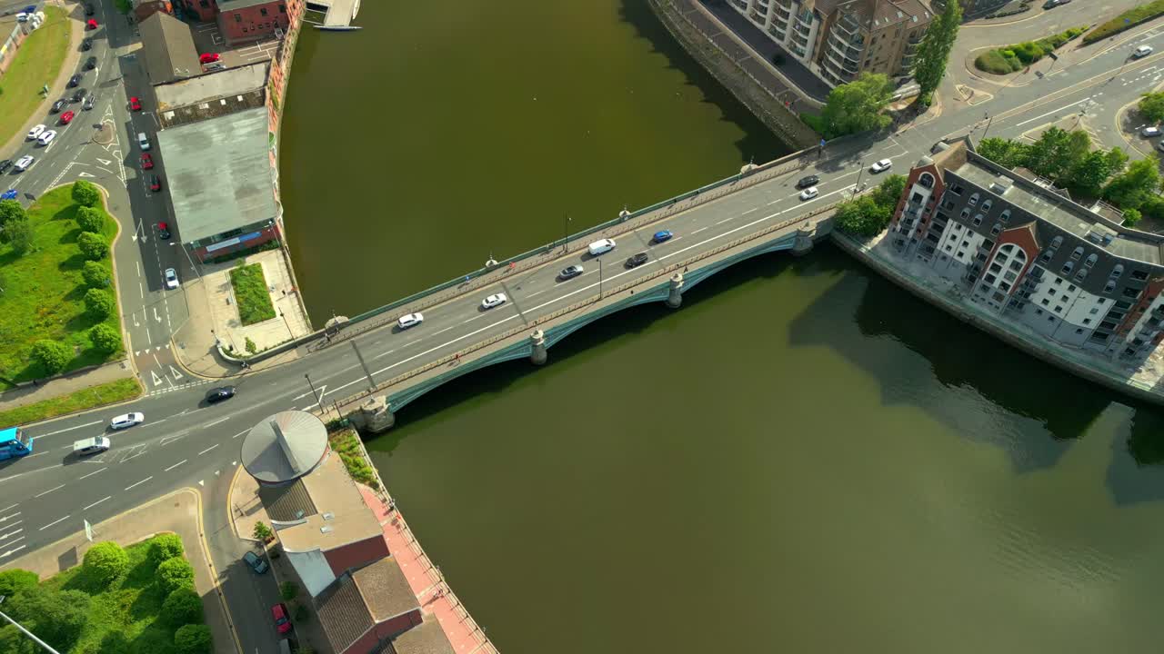 Overhead reversing aerial video of Queen's Bridge, the River Liffey and passing traffic in Belfast, Northern Ireland in the UK. Produced in 4K, 60 frames per second and with Rec709 color.