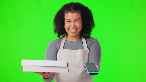 mujer feliz, camarera y pizza en la pantalla verde