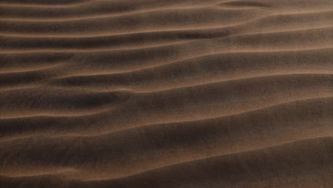 arena en cámara lenta soplando a través del desierto