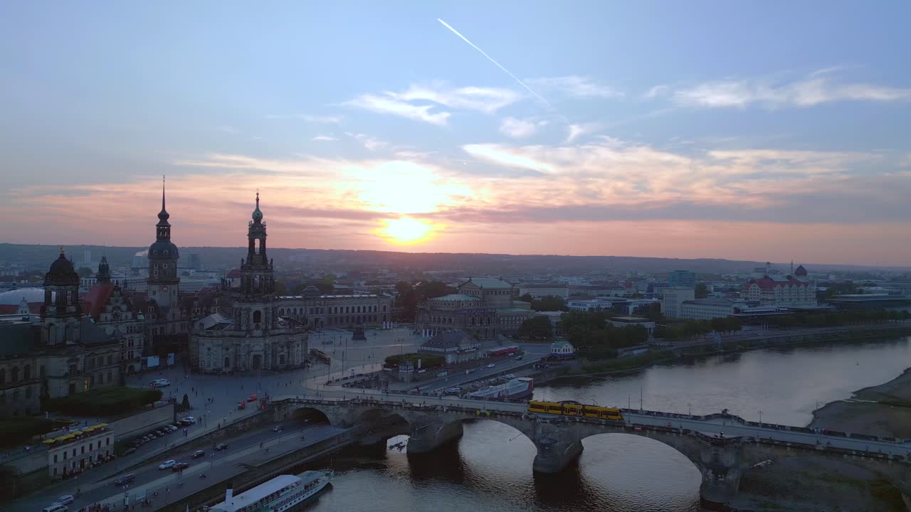 mejor vista aérea de arriba vuelo puesta de sol ciudad de dresden iglesia catedral puente río