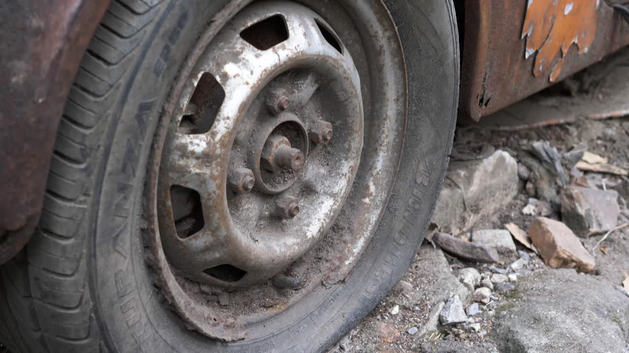 Slow panning shot up from flat tyre on old car, fiat 500, Bangkok, Thailand