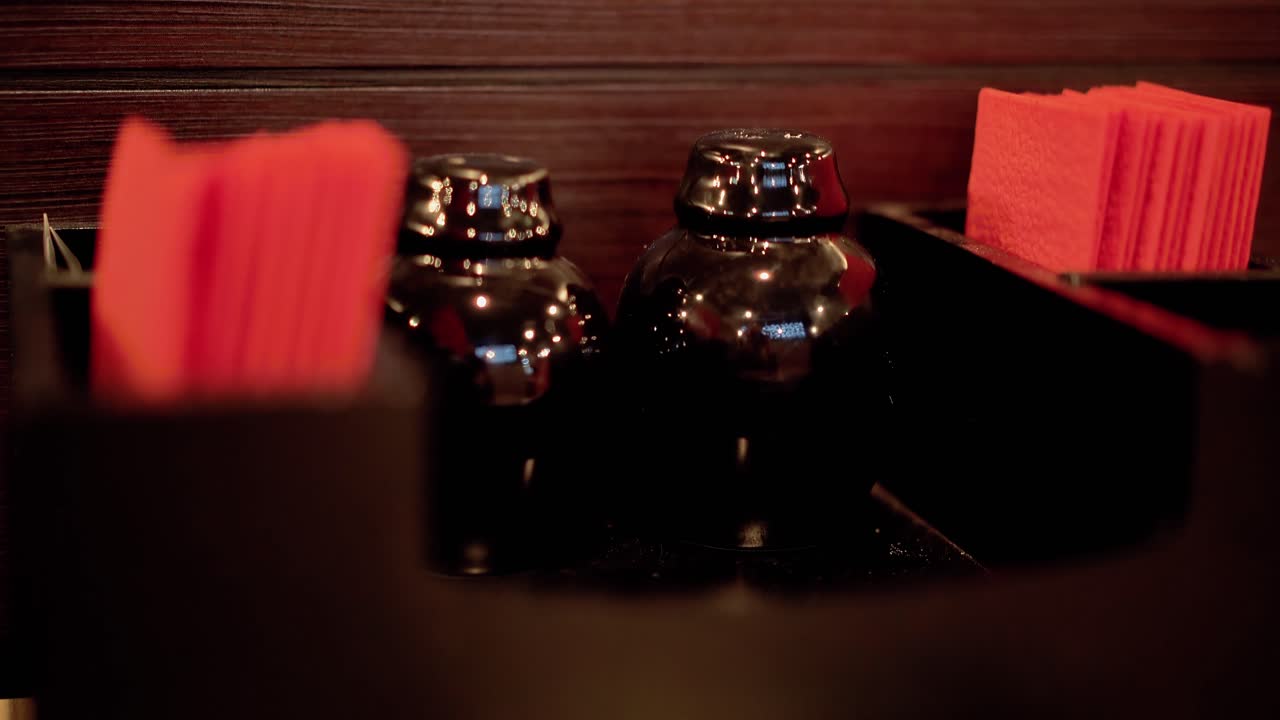 mesa en el café antes de servir