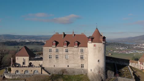 Disparo-De-Pedestal-Frente-Al-Hermoso-Castillo-Medieval-De-Gruyères