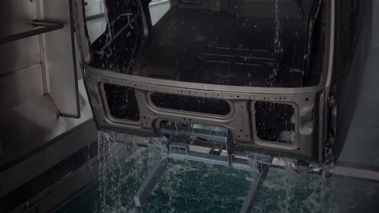 페인트 준비 중인 트럭 카빈 부품