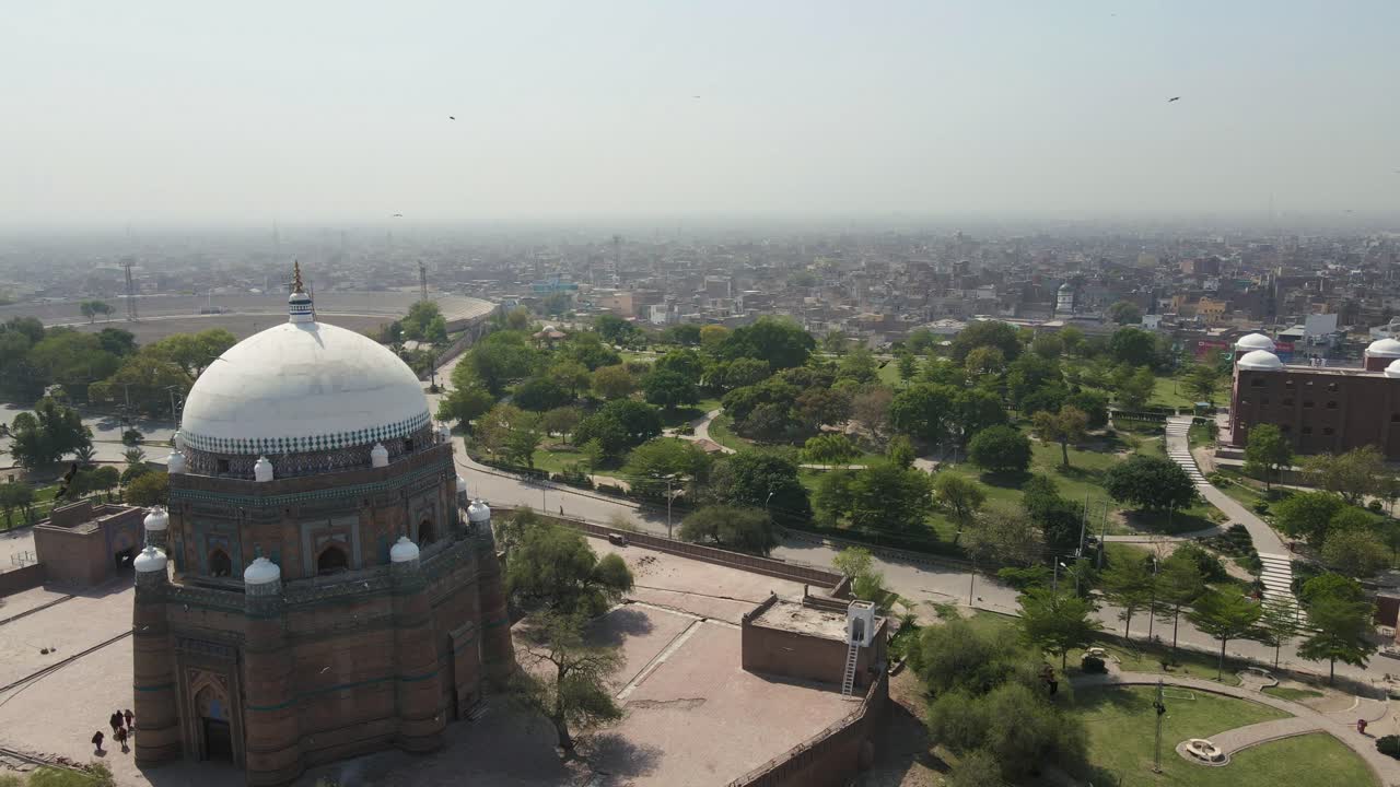 vista aérea de la tumba de hazrat shah rukn-e-alam en la ciudad de multan en punjab, pakistán