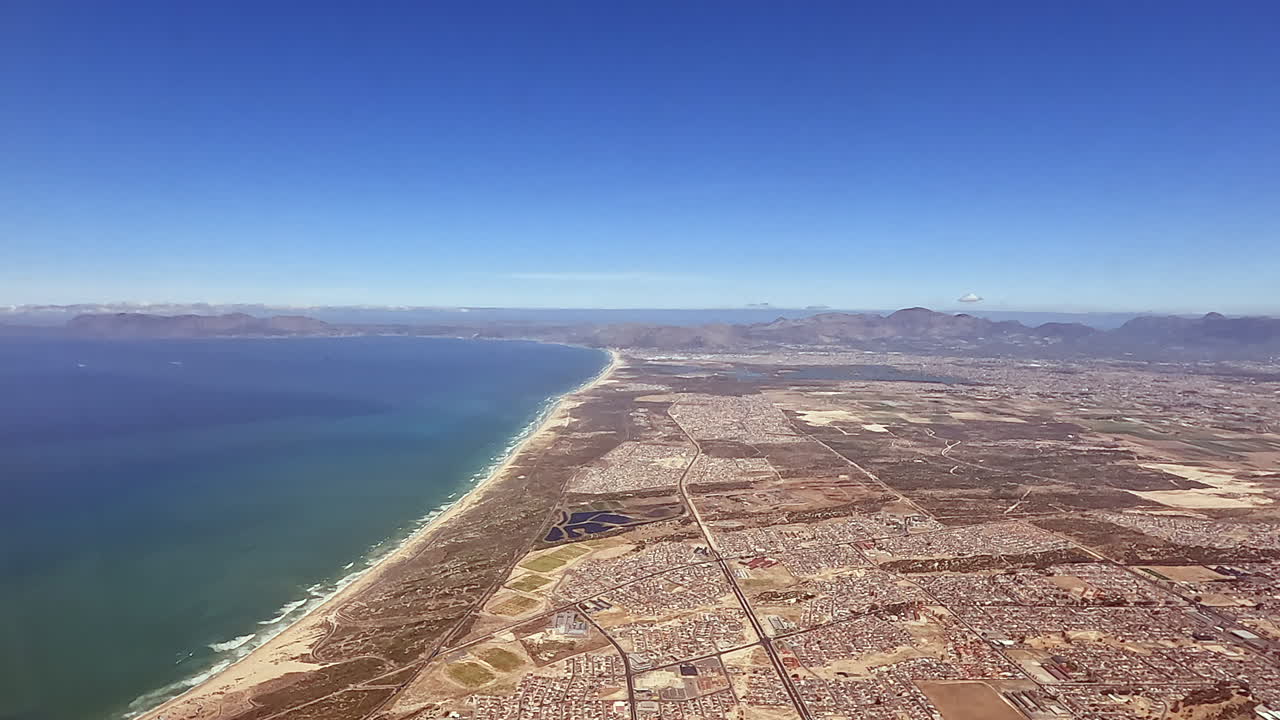 Vista da un aereo in volo su False Bay a Città del Capo, Sudafrica