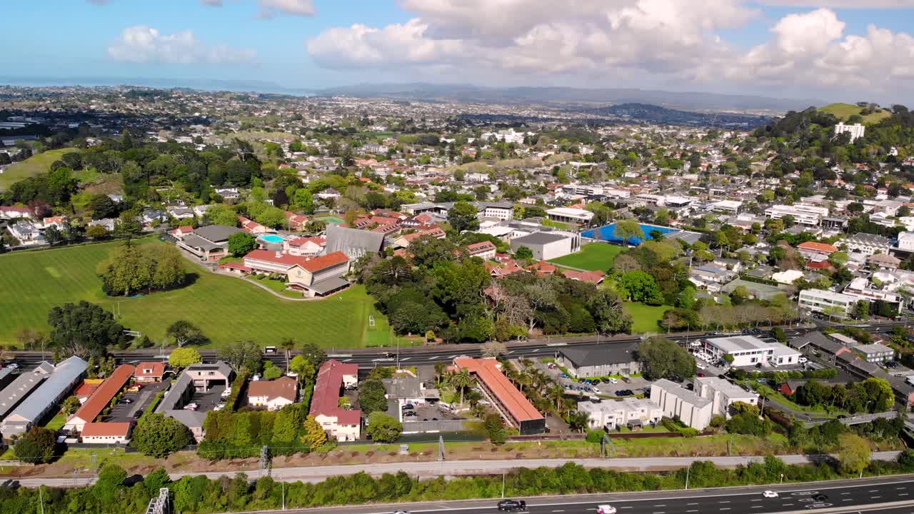 el campus senior de la escuela dilworth, mt eden al lado de la autopista, auckland aerial