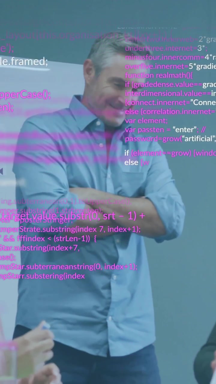 Animação de processamento de dados sobre colegas diversos discutindo trabalho no escritório