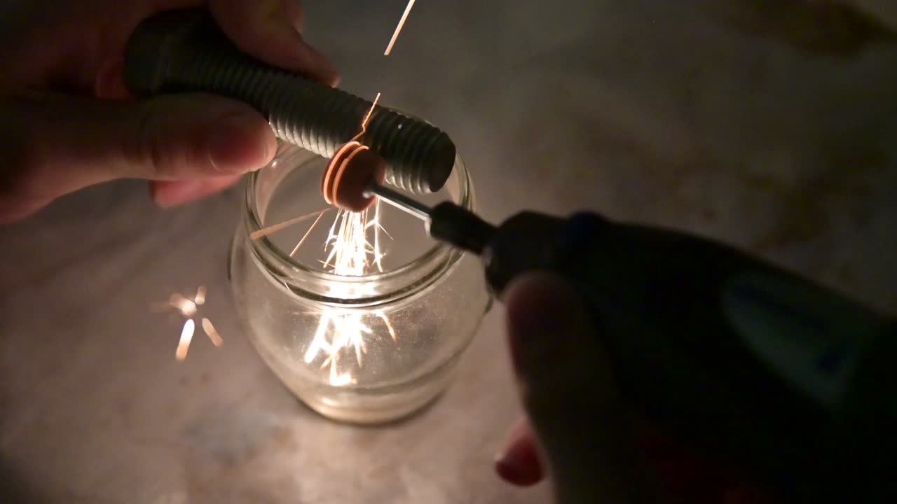 작은 밀링 이 있는 장면